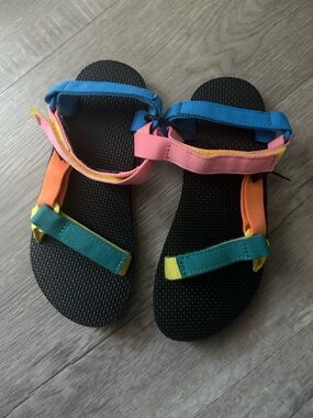 New Teva Original Universal Sandal size 4